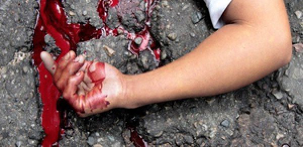 Bakıda qanlı qətl: ər əvvəlcə arvadı bıçaqladı, sonra başını kərpiclə əzib öldürdü