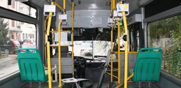 Bakıda avtobus “Mitsubishi”, “Hundai”, BMW, “VAZ-2107”-ni əzdi