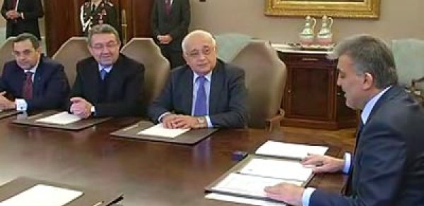 Prezident Azərbaycan nümayəndə heyətini qəbul etdi - VİDEO