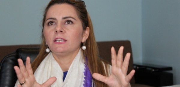 ANS-in canlı efirində biabırçılıq: Aparıcı öz-özünə gülməyə başladı - VİDEO