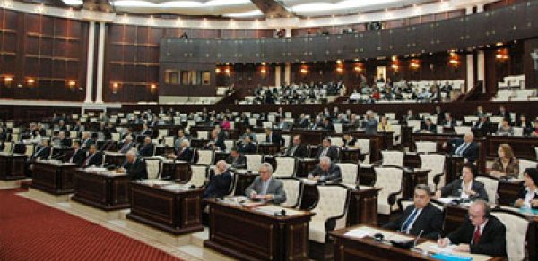 Azərbaycanlı deputatlar xalqı təbrik etdi: 