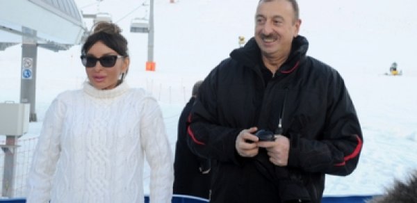 Prezident İlham Əliyev və xanımı xizək sürdü - FOTOLAR
