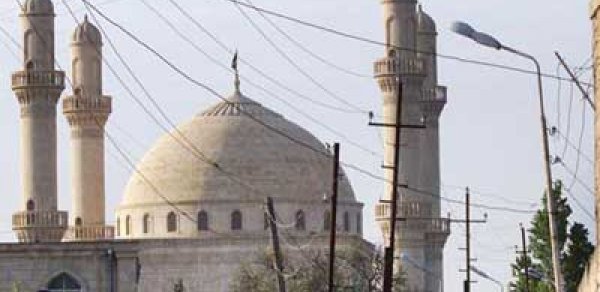 Azan oxunanda təyyarələr uçmayacaq