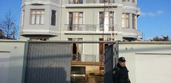 Bu da Abid Şərifovun yanan villasının - FOTOLARI