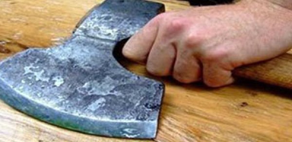 Azərbaycanda balta ilə daha bir cinayət