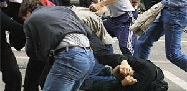 Bakıda dönərxanaya çəkiclə hücum edən gəncə dönər bıçaqıyla cavab verildi