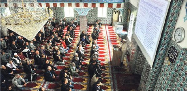 Din xadimi möminlərə moizəni planşetlə oxudu - FOTO