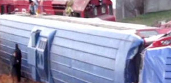 Yük qatarı ilə sərnişin qatarı toqquşdu: 8 nəfər yaralandı