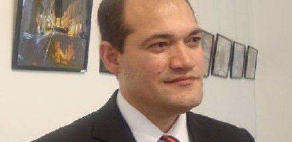 Razi Nurullayev qolundan əməliyyat olunacaq