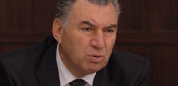 Əli Həsənov: ‘Azərbaycana heç bir xarici müdaxilə baş tutan deyil’