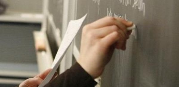 Bakıda müəllim şagirdi əvvəl döydü, sonra təhqir etdi