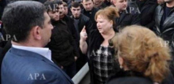 Kəbirə Məmmədova aksiya iştirakçılarını hədələdi