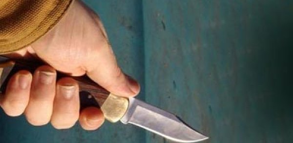 20 yanvar günü evinə qonaq gələni bıçaqladı