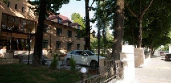 İsmayıllıda yandırılmış otel haqda - MARAQLI FAKT