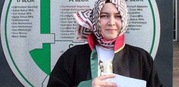 Məhkəməyə hicablı vəkil çıxdı - FOTO