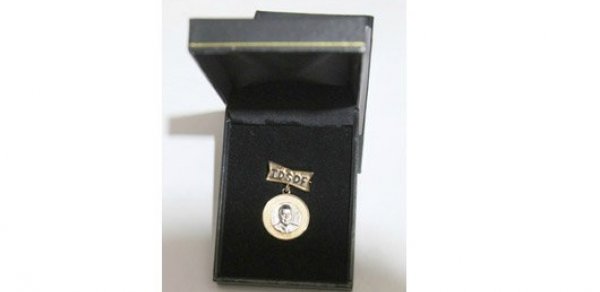 ANS-in prezidenti medal aldı -  FOTOLAR 