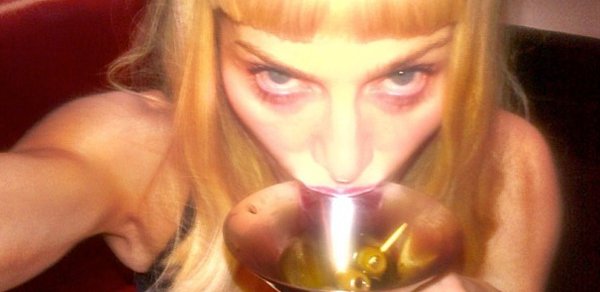 Madonna sosial şəbəkələrdə ilk fotolarını paylaşdı - FOTOLAR