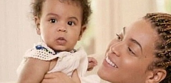 Dünyaca məşhur müğənninin qızının ilk fotosu yayıldı - FOTO