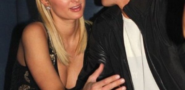 Paris Hilton yenə içdi və soyundu -  FOTOLAR 