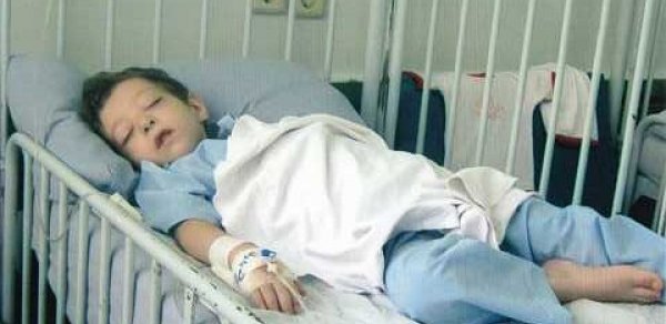 Həkimlərin səhvinə görə ölümcül xəstəliyə tutulan uşağın anası hamıdan kömək istəyir –  FOTOLAR - MÜSAHİBƏ 