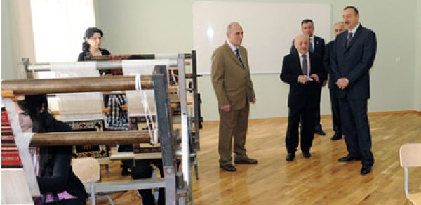 Prezident İlham Əliyev Dövlət Rəssamlıq Akademiyasında oldu