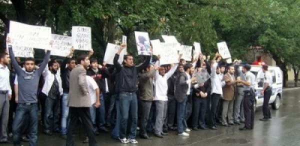 Siyəzəndə fəhlələr etiraz aksiyası keçirib
