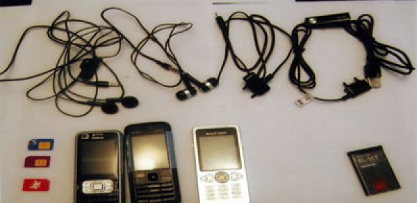Ayaqqabının dabanında həbsxanaya telefon keçirmə cəhdi boşa çıxdı