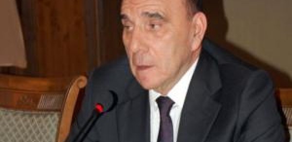 Azərbaycanlı deputat iclası tərk etdi