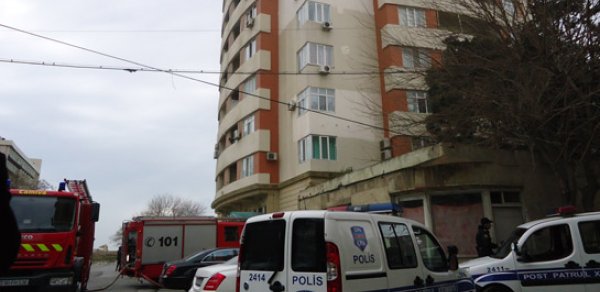 Bakıda yüksəkmərtəbəli bina yandı:  sakinlər evakuasiya olundu 