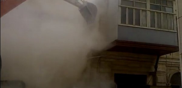 Bakının mərkəzində evlər söküldü –  VİDEO - FOTOLAR