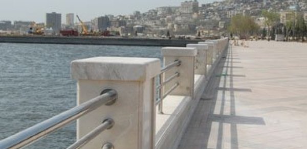 Bakı bulvarında 1 nəfər özünü dənizə atdı
