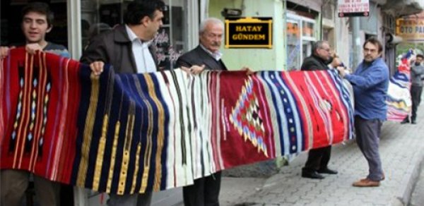 300 km iplə dünyanın ən uzun kilimi toxundu - FOTOLAR