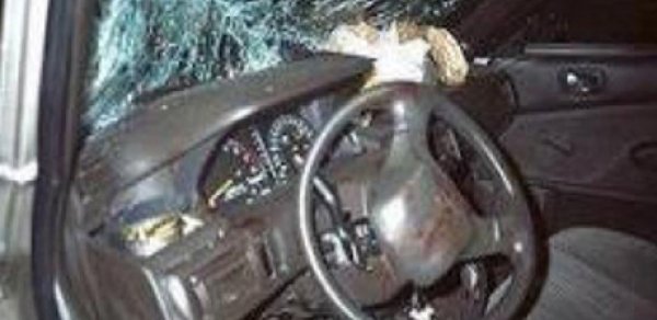 Abşeron rayonunda maşın evə girdi, ev sakini yaralandı