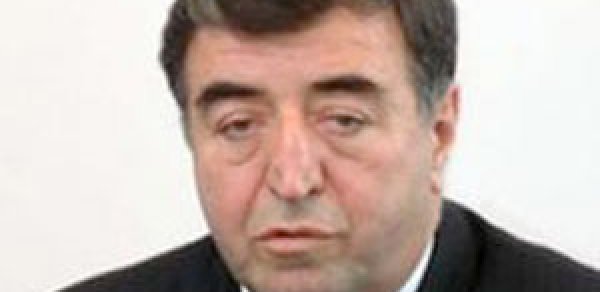 Əhməd Əhmədzadənin baş həkim olan qardaşı iş yerində vəfat etdi