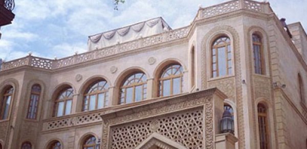 Məşhur biznesmenin Bakıdakı villası - FOTO