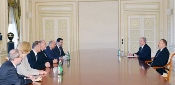 Prezident İlham Əliyev Fransanın kosmik şirkətlərinin rəhbərlərini qəbul edib