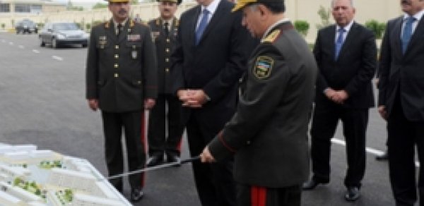 Prezident hərbi hissədə oldu