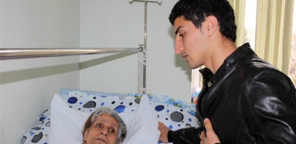 Araz Abdullayev maşınla vurduğu qadına baş çəkdi -  FOTOLAR 