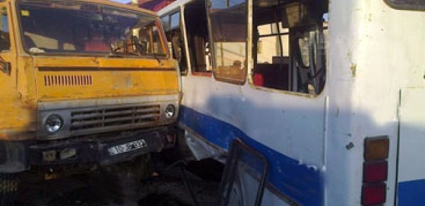 Bakıda sərnişin avtobusları toqquşdu:  yaralılar var - YENİLƏNİR 