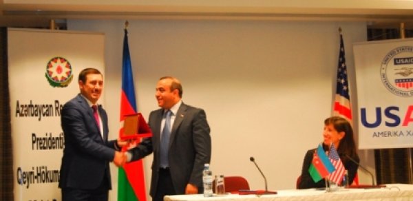 Azay Quliyevə fəxri fərman verildi