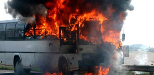 Azərbaycanda sərnişin avtobusu yandı
