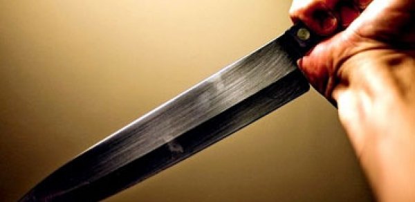 Bakıda 44 yaşlı qadın özündən 6 yaş böyük qudasının boğazını kəsdi