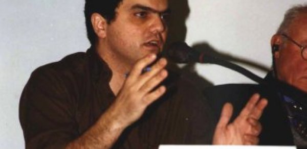 Erməni yazar: 