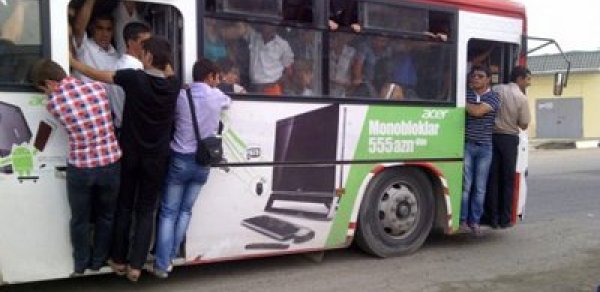 Bakıda avtobusda 5 qəpik üstündə dava düşdü -  VİDEO 