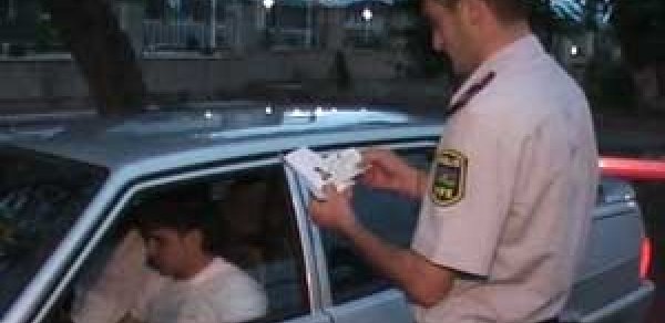 Bakıda maşınla yol polisini vurdular