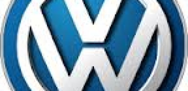 Bakıda "Volkswagen" markalı minik avtomobili yandı