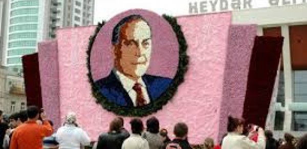 Gül bayramına dünyanın 50-dən çox ölkəsindən 1 milyondan artıq gül gətirilib - Yurd TV