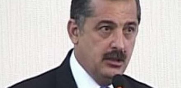 İcra başçısı xəbər saytından 100 min təzminat istəyir