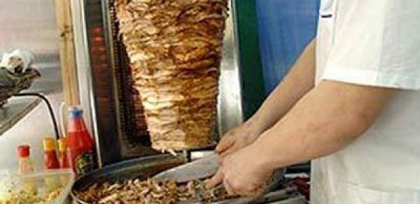 Dönərçi 10 manat üstündə bıçaqlandı
