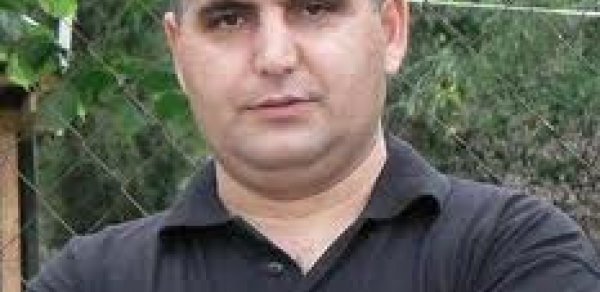 “Mama”sına güvənən oğlanlar